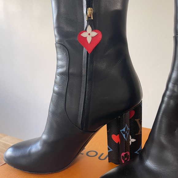Louis Vuitton Monogram RED, BLUE, PINK
Ankle Boot Shoes 37, 6.5 - Picture 3 of 4